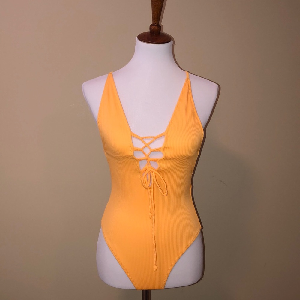 One piece Cupshe bathing suit